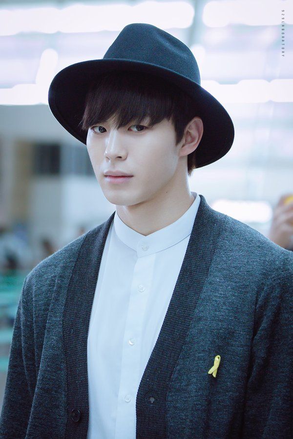 korea korean kpop idol boy band group vixx fedora fashion hongbin hat matching sweater airport fashion looks outfit styles for guys kpopstuff