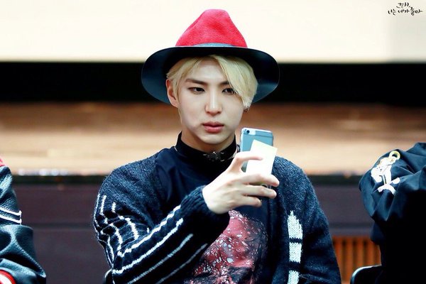 korea korean kpop idol boy band group vixx fedora fashion leo red wide brimmed hat outfit style looks for guys kpopstuff