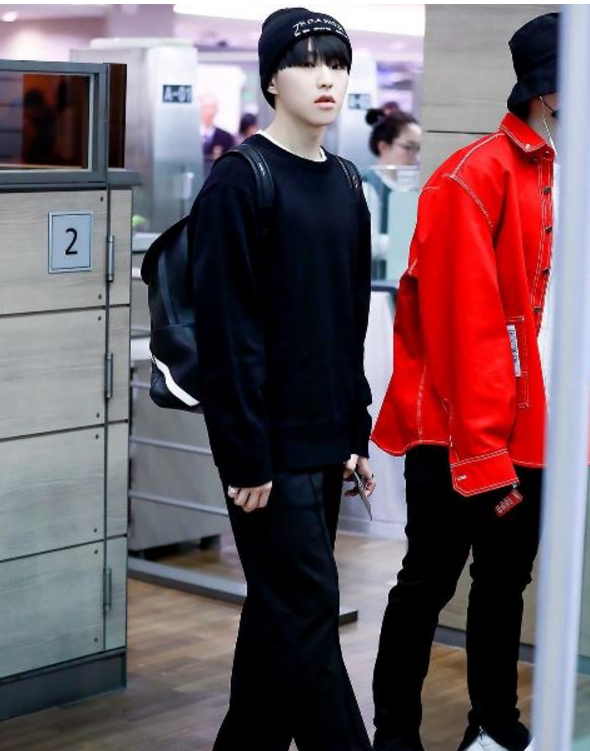 korea korean kpop idol boy band group seventeen hoshi's airport fashion all black knitwear style casual comfy looks for guys men kpopstuff