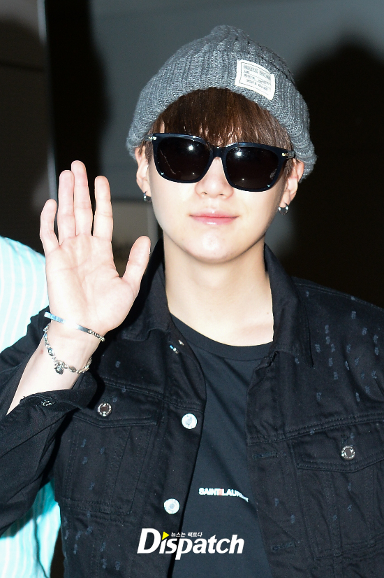 korea korean kpop idol boy band group bts bbma airport fashion bangtan boys suga billboard las vegas arrival outfits style guys men kpopstuff