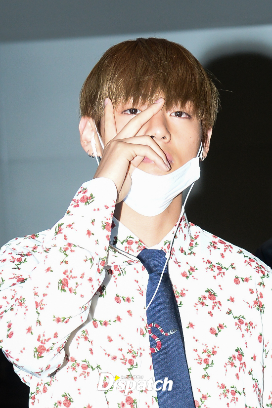 korea korean kpop idol boy band group bts bbma airport fashion bangtan boys v taehyung billboard las vegas arrival style outfits looks guys men kpopstuff