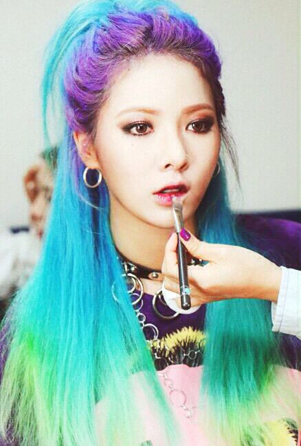 korean girl group kpop band 4minute hyuna blue green purple hair dye