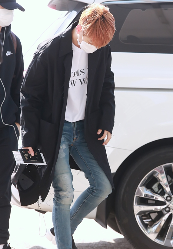 EXO Baekhyun's Airport Fashion - The Perfect T - Kpop 