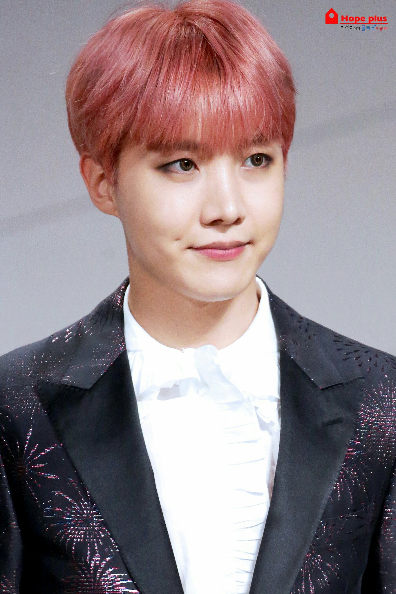 Male Idols' Pink Hair - Kpop Korean Hair and Style