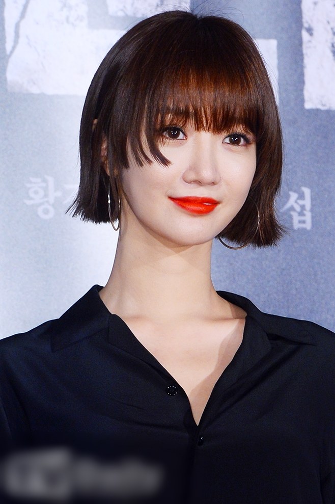 21 Korean style short haircuts female for Round Face